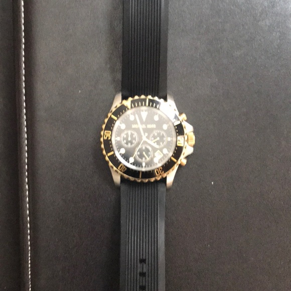 Micheal Kors watch  (Needs new battery ) - Picture 1 of 5